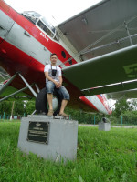 2022-06-18. Sitting on a wheel of the hardworking Antonov An-2 (“Colt”, whose first flight was in 1947), installed as a monument at the Vladimir airport (!) “Semyazino”, where its “brothers” still (!) fly.