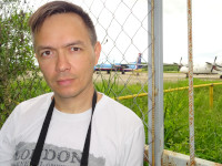 2022-06-18. Getting closer to the planes of the Vladimir airport (!) “Semyazino” is prevented by the chain-link fence. 😭