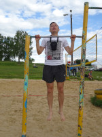2022-06-18. You can see from my face what superhuman efforts I am making to look like a normal horizontal-bar-man on the beach of Lake Semyazino! 💪