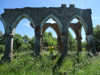 2022-06-28. This (I am showing with a flourish of my arms) is the pitiful remains of the Music Pavilion in the dying Khrapovitsky Manor. 🙁