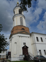 2022-08-13. I am pitifully small against the background of the bell tower of the Church of Joachim and Anna (1830 – 1857) in the Bogolyubovo village of (for some reason) the Suzdal district, the Vladimir region, Russia.