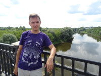 2022-08-14. Standing on the main Vladimir's bridge over the Klyazma – the abandoned river, not a great one, but green.