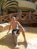 2022-08-19. On a(n artificial?) stone imitating a coastal one, on a stone bottom imitating a sandy beach, but all this is just the swimming pool of the “Zahabia” hotel in Hurghada (Egypt).