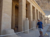 2022-08-21. For the sake of the grandeur of the columns of the Mortuary Temple of Hatshepsut (in order for them to fit into the frame), I had to sacrifice my foot not fitting into the frame.