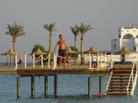 2022-08-29. A majestic beholder 😎 of a majestic Egyptian sunset on a Hurghada pier.