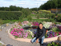 2022-09-11. I have sat down by one of the flower beds (more precisely, by a flowerbed-pond!) of the amazingly beautiful yard/garden of the Savior Transfiguration Male Monastery in Murom, Vladimir region, Russia.