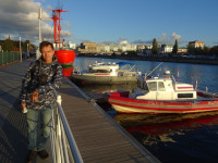 2022-10-09. At sunset and against the background of the stern of the “Irbensky” floating lighthouse and 2 small vessels of the Russian Ministry of Emergency Situations, RChS 17-10 and 17-20, on the Pregola river.
