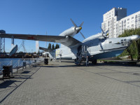 2022-10-10. Small I am against the background of a giant mechanical “seagull” – an amphibious aircraft Be-12 (for some reason called “Mail” according to the NATO codification).