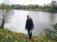 2022-10-11. At one of the autumn ponds, perhaps at the Western Pond in the Southern Park of Kaliningrad (Königsberg), Russia. (Thanks to the Chinese neural network Qwen for lightening the photograph.)