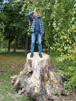 2022-10-11. The pioneer who is the king of the mountain, or rather, the lord of the stump 😁 in the Southern Park of Kaliningrad (Königsberg), Russia.
