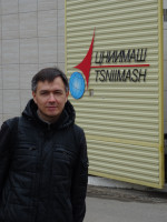 2023-03-31. На экскурсии в Центральный научно-исследовательский институт машиностроения (ЦНИИМаш): перед воротами въезда на территорию.