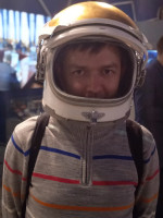 2023-03-31. В шлеме одного из отечественных космических скафандров в музее (прежде всего космонавтики) Центрального научно-исследовательского института машиностроения.