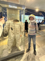 2023-03-31. В шлеме того отечественного космического скафандра, что остался за стеклом в музее (прежде всего космонавтики) Центрального научно-исследовательского института машиностроения.