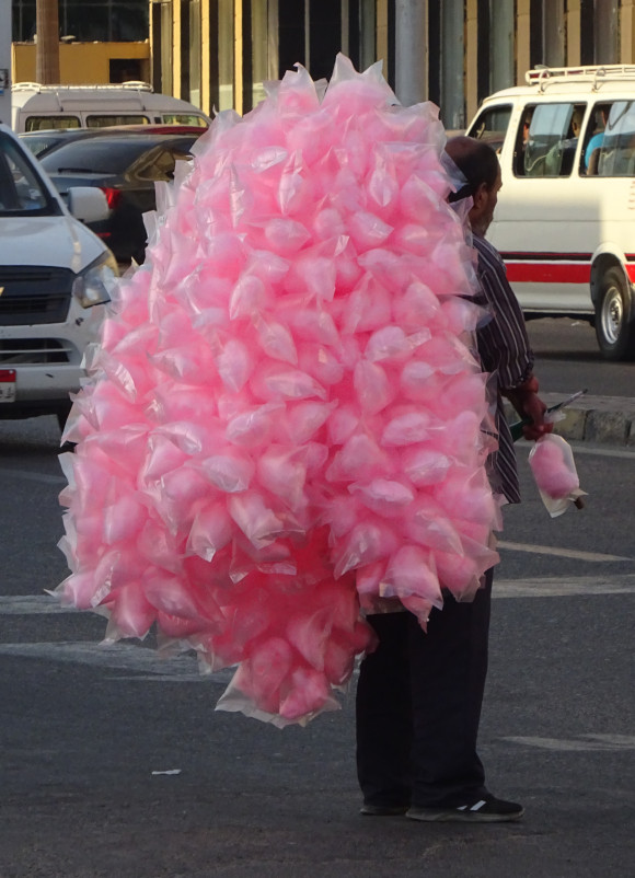 Человек – сахарная вата (Египет, г. Хургада)