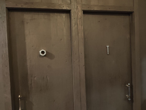 Гайка и болт как гендерные символы (г. Владимир)