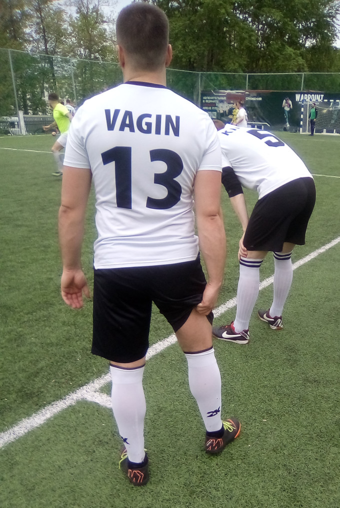 Жене́ не сто́ит брать его фамилию (г. Владимир)