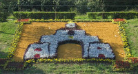 The Golden Gates made of flowers 
© 2004 Stanislav Ogryzkov