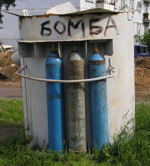 Бомба из газовых баллонов (Владимирская обл., Суздальский р-н, пос. Сокол)