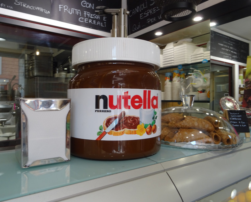 Nutella королевского размера (Италия, г. Рим)