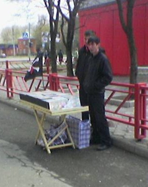 Видеопираты под пиратским флагом (г. Владимир)