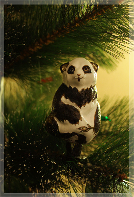 Ёлочная панда 
(роспись по стеклу, 2010)