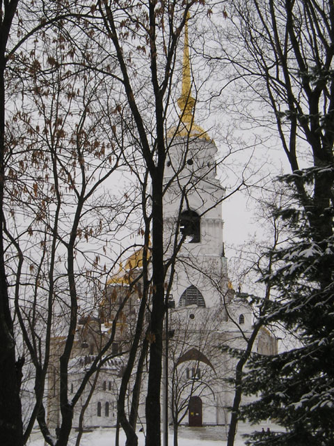 Успенский собор из парка