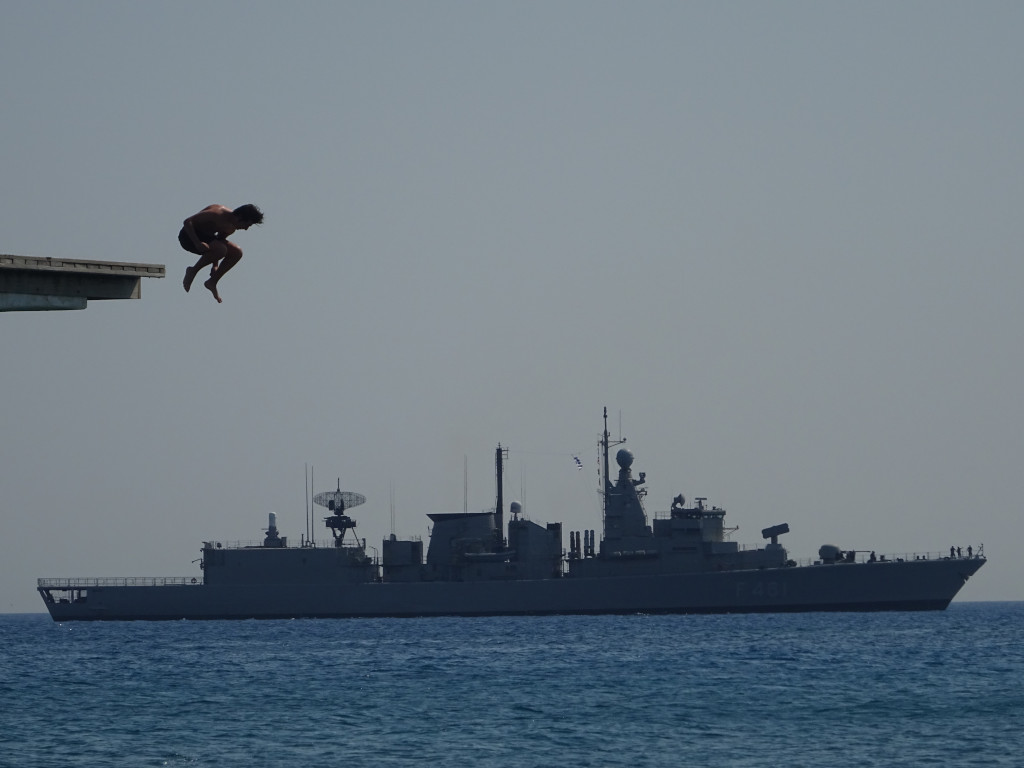 Бомбардировка военного корабля