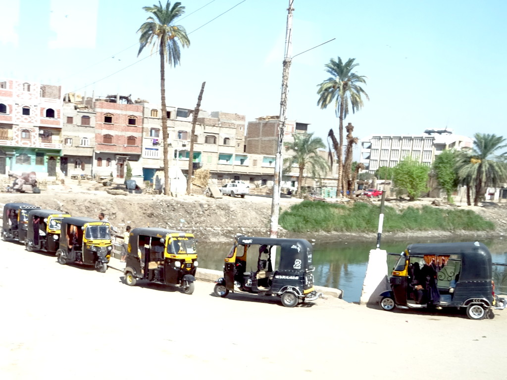 Confrontation of Tuk-Tuk Queues Confrontation of Tuk-Tuk Queues