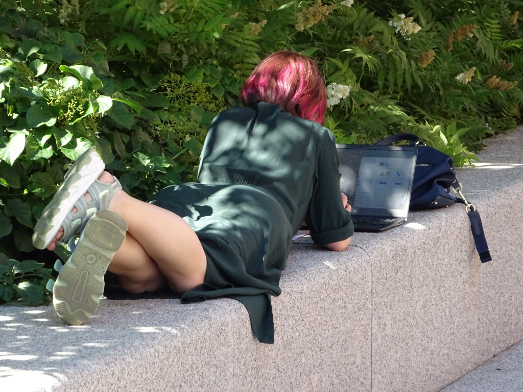 It Is Better to Work on a Notebook On a Curb
