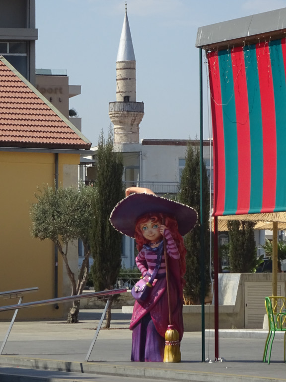 Non-Muslim Guardess of the Mosque