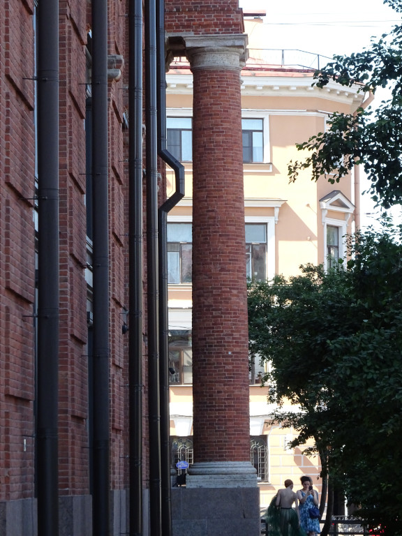 Round Brick Column