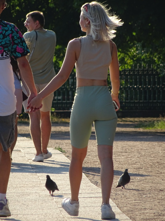 Она не одна