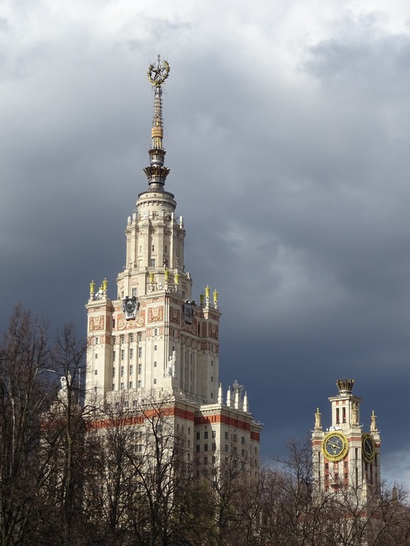 Сталинский ампир против тьмы