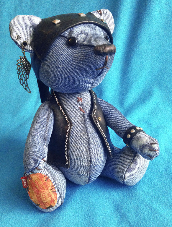 Dudley 
(toy by the “teddy” technology)