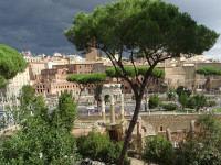 Мрачное небо над древним Римом