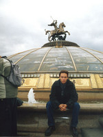 2001.09.01 У купола Манежной площади в Москве.