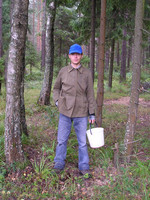 2006.08.26 In a forest near Uvarovo village (Vladimir region) ready for mushrooms.