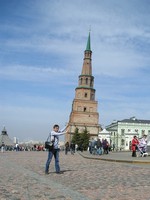 2017.04.29 В России тоже есть своя «Пизанская башня» – Башня Сююмбике в Казанском кремле (это я её шатал:-).