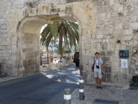 2018.09.09 Мусорные ворота в Старый город Иерусалим, вопреки своему названию, выглядят весьма прилично.