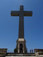 2019.06.05 Такой маленький человечек по сравнению с огромным 18-метровым бетонным крестом на горе Филеримос.