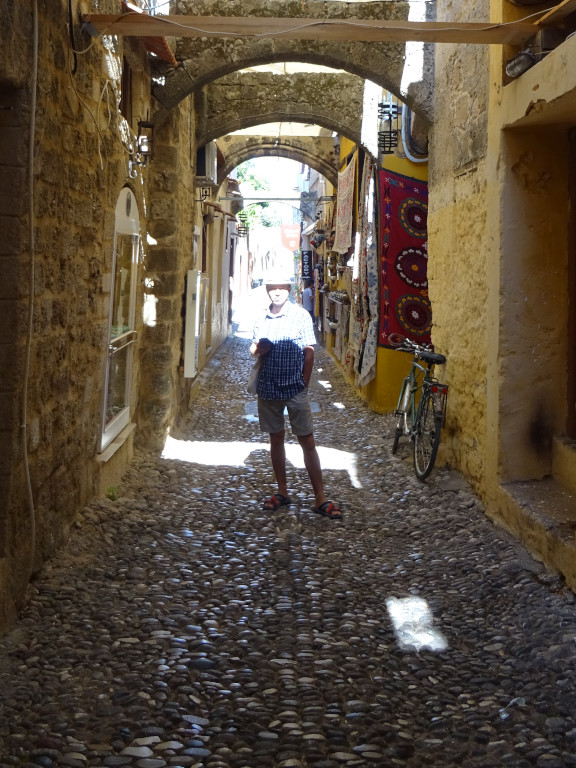 2019.06.06 When on a narrow street of the Old Town of Rhodes not the angle is bad but the lighting.