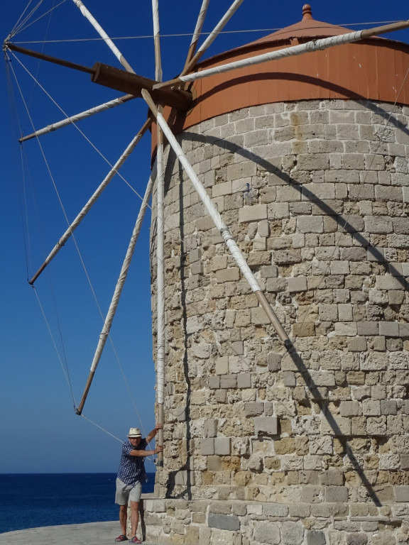 2019.06.06 Here it is clearly visible not what kind of Don Quijote I am ;-) but that a windmill with such blades can be only decorative.
