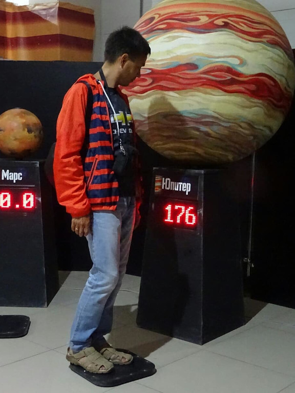 2019.06.18 Кто вычислит, сколько я вешу на Земле, если на Юпитере я бы весил 176 килограммов? ;-)