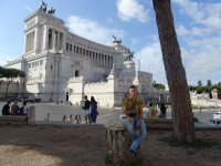 2019.10.03 Вид на Витториано (монумент в честь первого короля объединённой Италии Виктора Эммануила II) от форума/колонны Траяна.