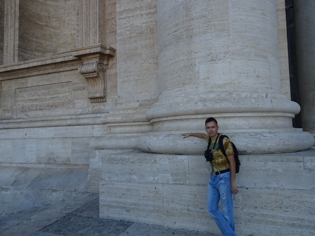 2019.10.03 At the foot of a column of Saint Peter's Basilica (Basilica di San Pietro) to understand its (and the cathedral's) size.