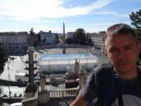 2019.10.04 Временный павильон на ближнем ко мне краю Народной площади (Piazza del Popolo) Рима несколько портит общий вид.