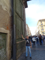 2019.10.04 Не на каждую площадь вход через врата, а вот на Народную площадь (Piazza del Popolo) Рима – через во-о-от такого размера Народные же ворота (Porta del Popolo).