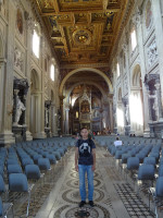 2019.10.05 Внутри сдержанного, но величавого собора святого Иоанна Крестителя на Латеранском холме (Basilica di San Giovanni in Laterano).