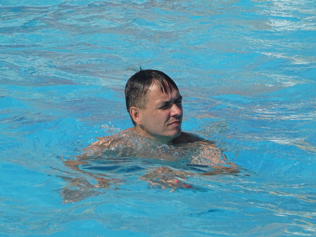 2020.08.24 Хорошо в прохладном бассейне во время пиковой жары, когда нельзя находится на море!