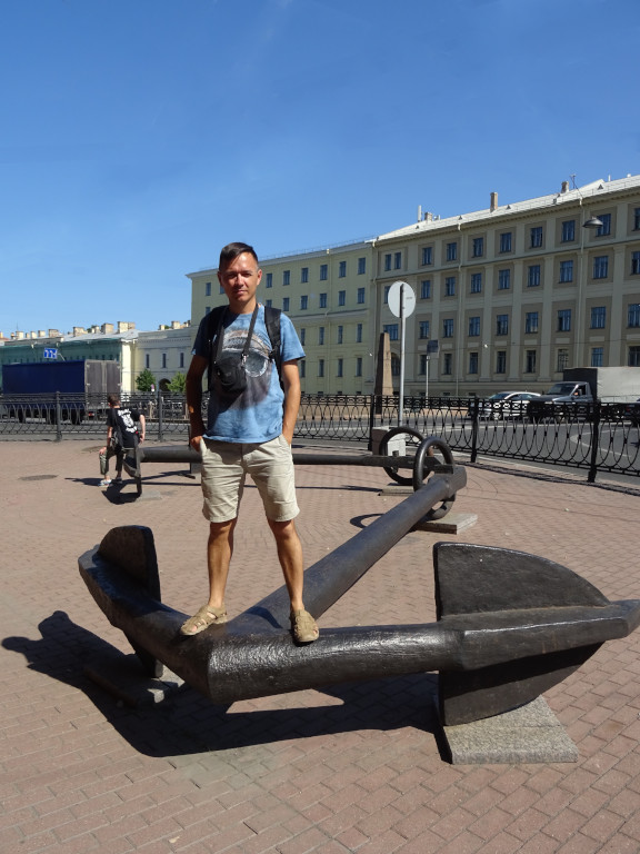 2021.07.12 On 1 of 2 decorative (and once, perhaps, practical) anchors at the southern end of the Central Naval Museum, on Bolshaya Morskaya Street, directly opposite the Kiss Bridge.